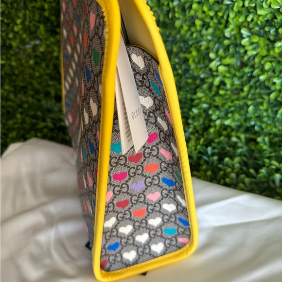 New Gucci Supreme Hearts Tote Bag - Picture 4 of 10